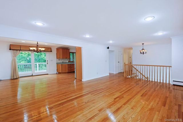 9 Grossman Street, Melville, NY 11747
