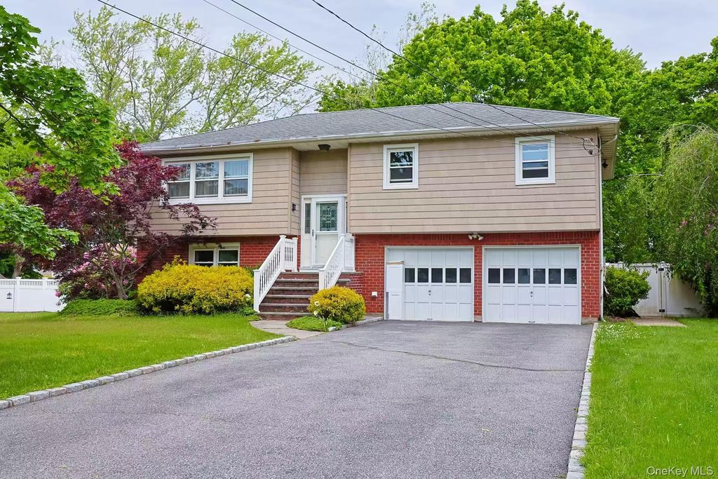 9 Grossman Street, Melville, NY 11747