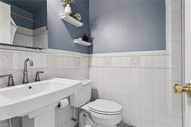 4002 Chesapeake AVE, Hampton, VA 23669