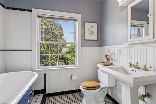 4002 Chesapeake AVE, Hampton, VA 23669