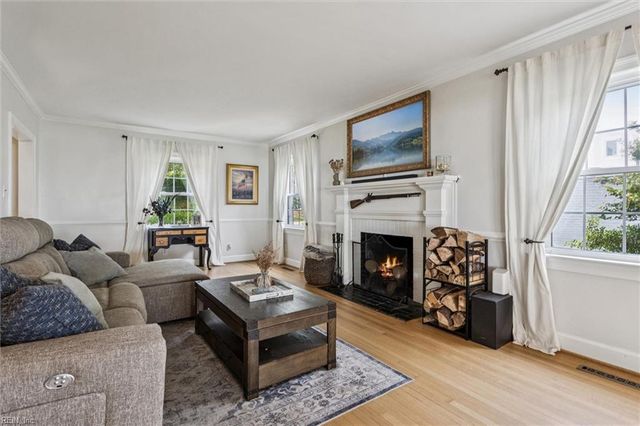 4002 Chesapeake AVE, Hampton, VA 23669