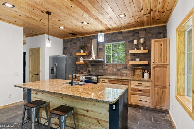 38 Friendly Lane, Mccaysville, GA 30555