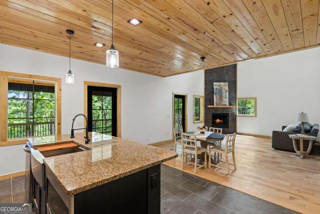 38 Friendly Lane, Mccaysville, GA 30555