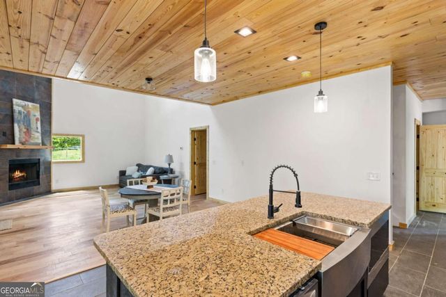 38 Friendly Lane, Mccaysville, GA 30555