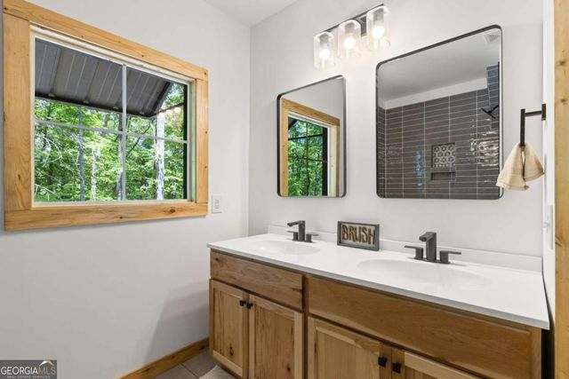 38 Friendly Lane, Mccaysville, GA 30555