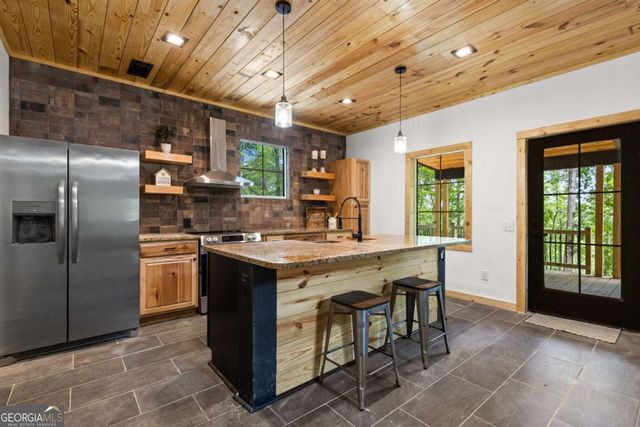 38 Friendly Lane, Mccaysville, GA 30555