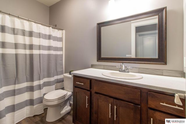 725 Larkspur Drive, Hickman, NE 68372