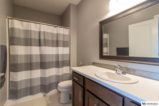 725 Larkspur Drive, Hickman, NE 68372