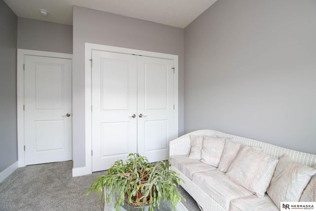 725 Larkspur Drive, Hickman, NE 68372