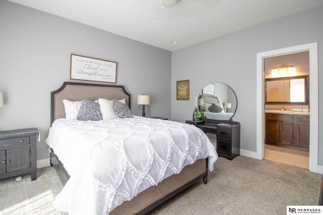 725 Larkspur Drive, Hickman, NE 68372