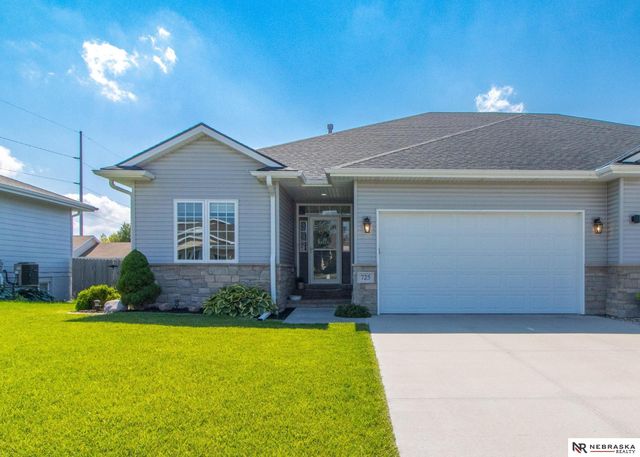 725 Larkspur Drive, Hickman, NE 68372