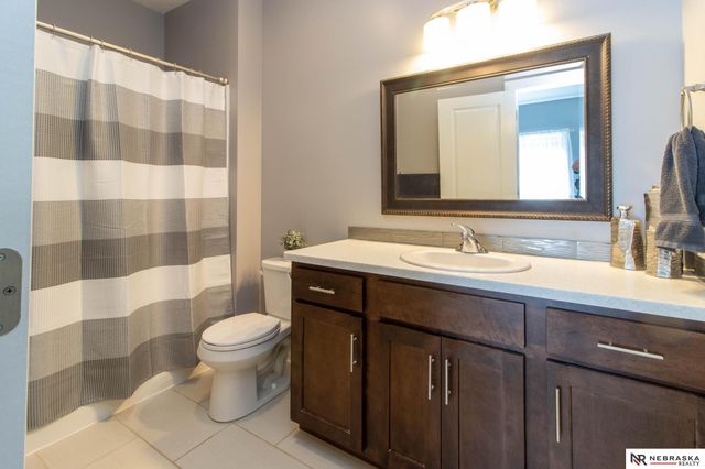725 Larkspur Drive, Hickman, NE 68372