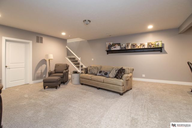 725 Larkspur Drive, Hickman, NE 68372