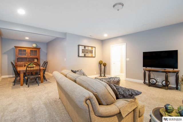 725 Larkspur Drive, Hickman, NE 68372