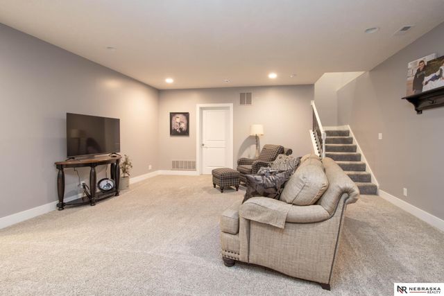 725 Larkspur Drive, Hickman, NE 68372