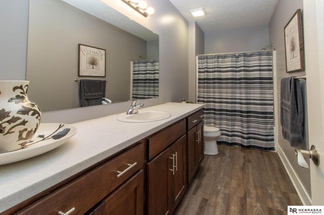 725 Larkspur Drive, Hickman, NE 68372
