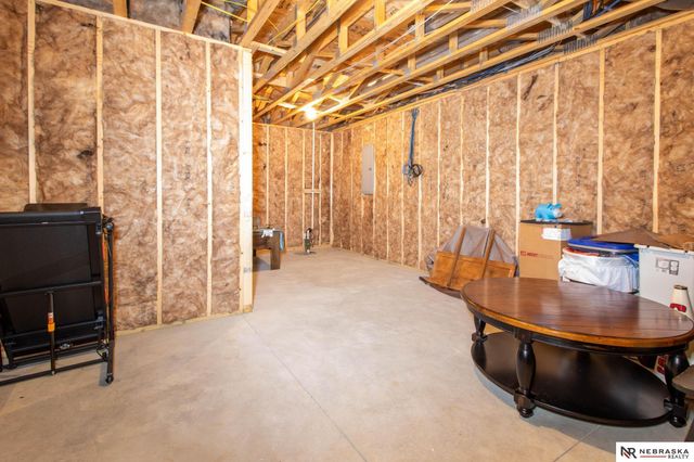 725 Larkspur Drive, Hickman, NE 68372