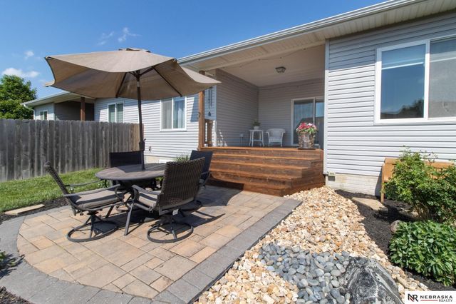725 Larkspur Drive, Hickman, NE 68372