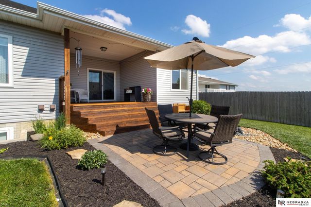 725 Larkspur Drive, Hickman, NE 68372