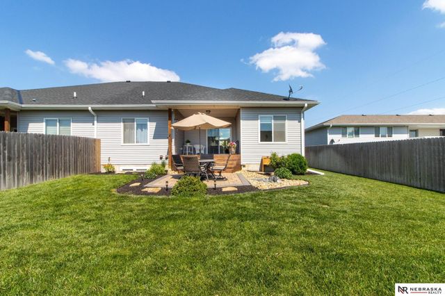 725 Larkspur Drive, Hickman, NE 68372