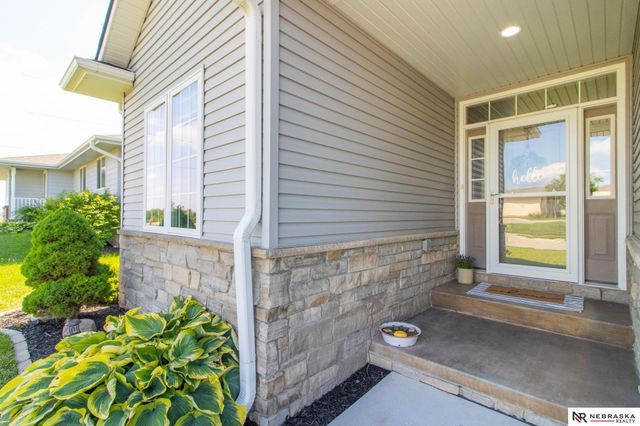 725 Larkspur Drive, Hickman, NE 68372