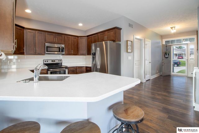 725 Larkspur Drive, Hickman, NE 68372