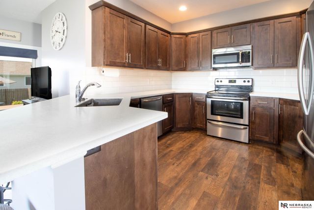 725 Larkspur Drive, Hickman, NE 68372