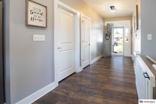 725 Larkspur Drive, Hickman, NE 68372