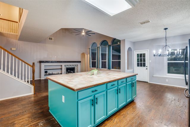 1215 Waterford Oaks Circle, Cedar Hill, TX 75104