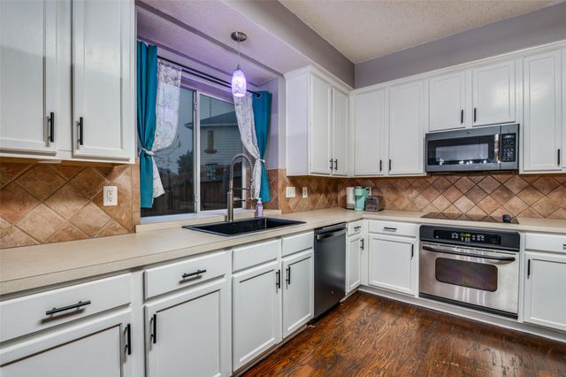 1215 Waterford Oaks Circle, Cedar Hill, TX 75104