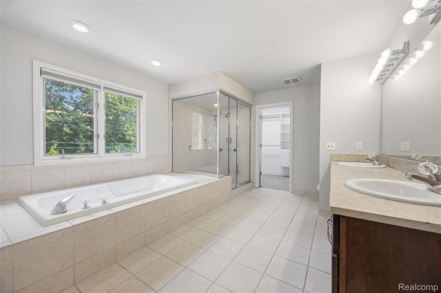 1786 Hartshorn Avenue, Troy, MI 48083