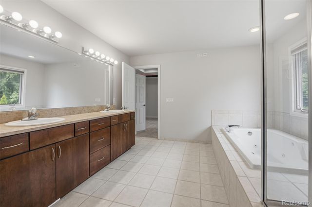 1786 Hartshorn Avenue, Troy, MI 48083