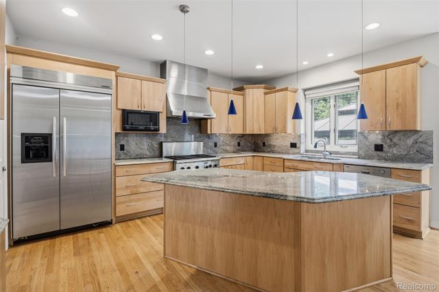 1786 Hartshorn Avenue, Troy, MI 48083