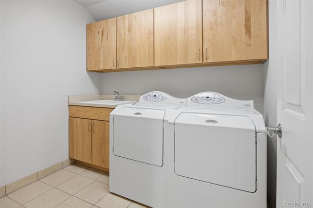 1786 Hartshorn Avenue, Troy, MI 48083