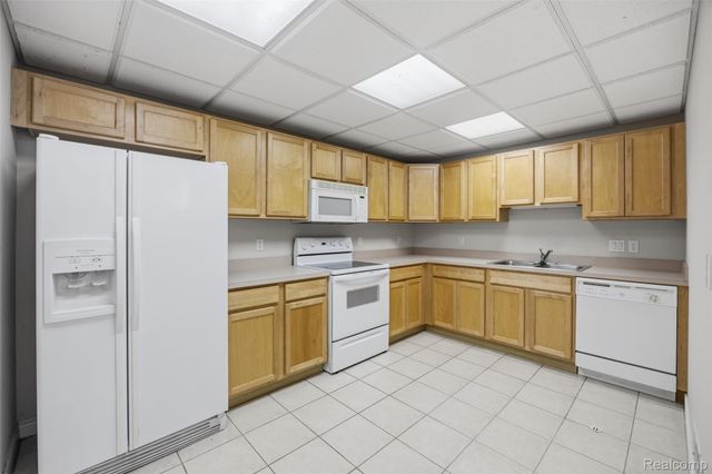 1786 Hartshorn Avenue, Troy, MI 48083