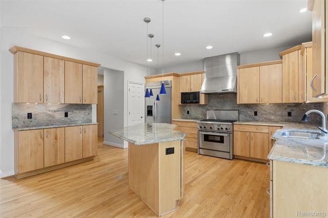 1786 Hartshorn Avenue, Troy, MI 48083