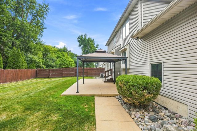 1786 Hartshorn Avenue, Troy, MI 48083