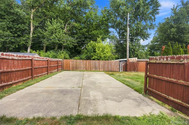 1786 Hartshorn Avenue, Troy, MI 48083