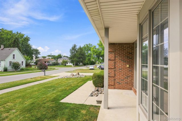1786 Hartshorn Avenue, Troy, MI 48083