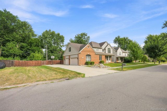1786 Hartshorn Avenue, Troy, MI 48083