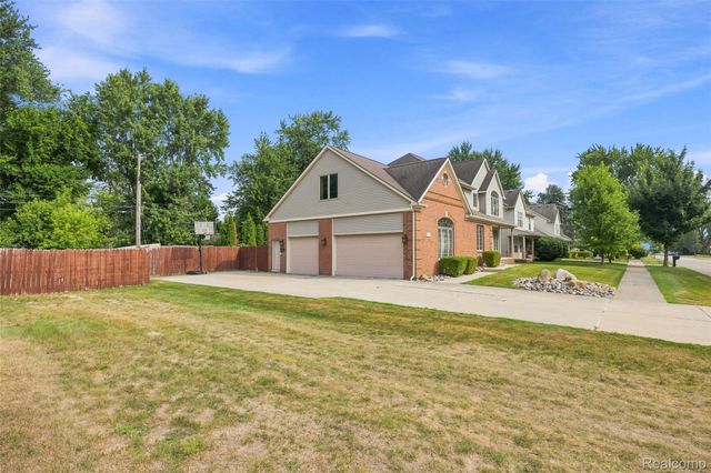 1786 Hartshorn Avenue, Troy, MI 48083