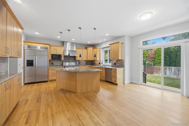 1786 Hartshorn Avenue, Troy, MI 48083