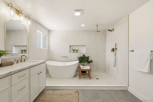 6728 Maury Drive, San Diego, CA 92119