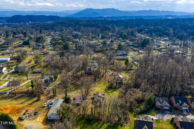 1605 Lynnwood Drive, Johnson City, TN 37601