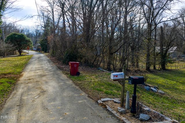 1605 Lynnwood Drive, Johnson City, TN 37601