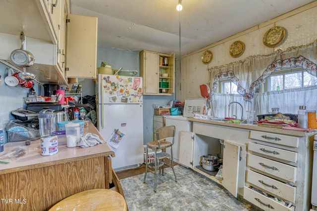 1605 Lynnwood Drive, Johnson City, TN 37601