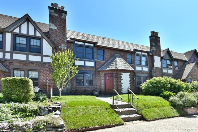 354 Bauer Place, Mineola, NY 11501