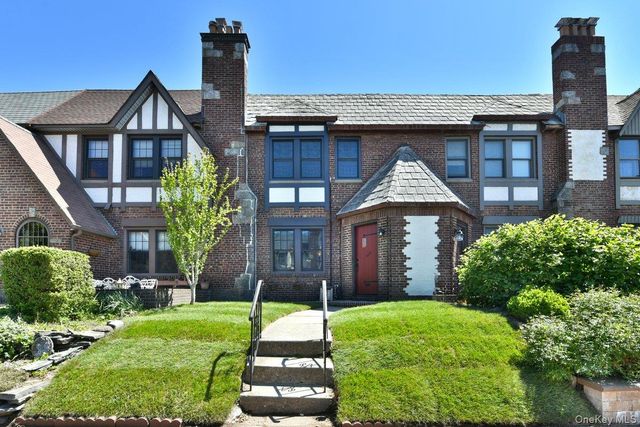 354 Bauer Place, Mineola, NY 11501