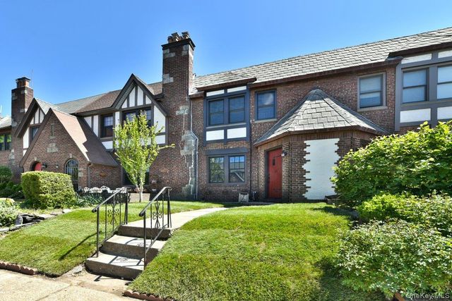 354 Bauer Place, Mineola, NY 11501