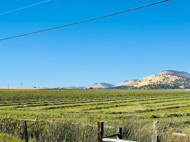 Reeder Road, Klamath Falls, OR 97603